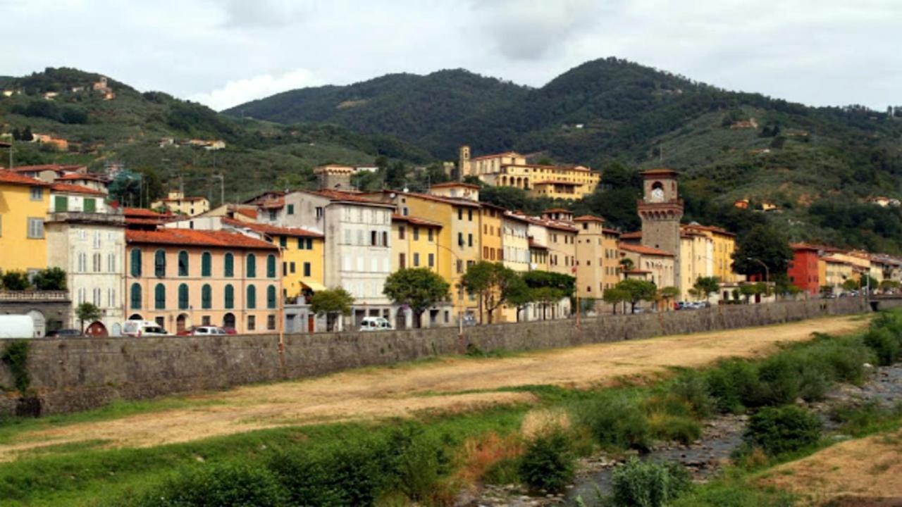 Casa Vacanza Ilia Pescia Exterior foto
